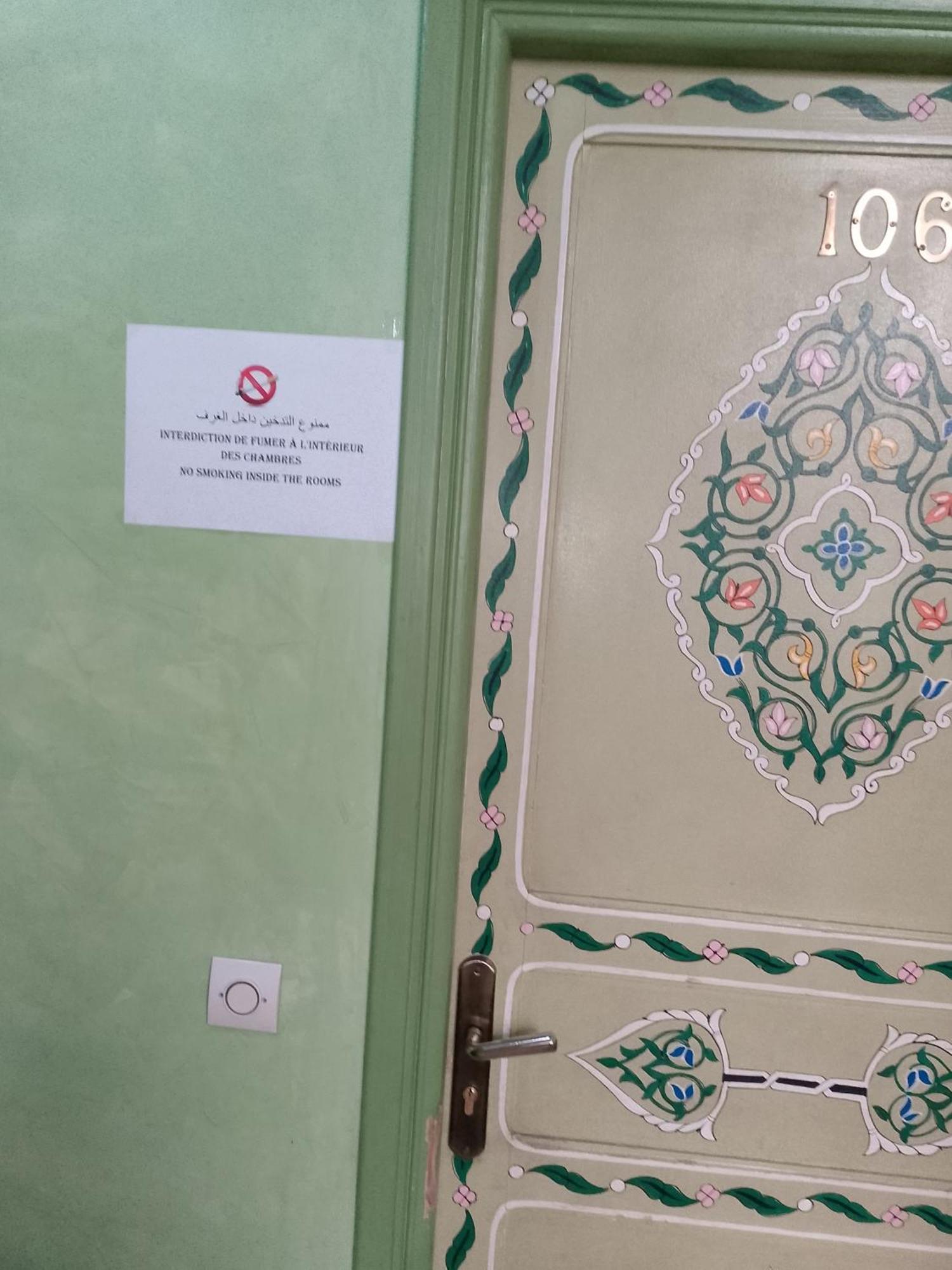 Hotel Des Voyageur 우아르자자테 외부 사진