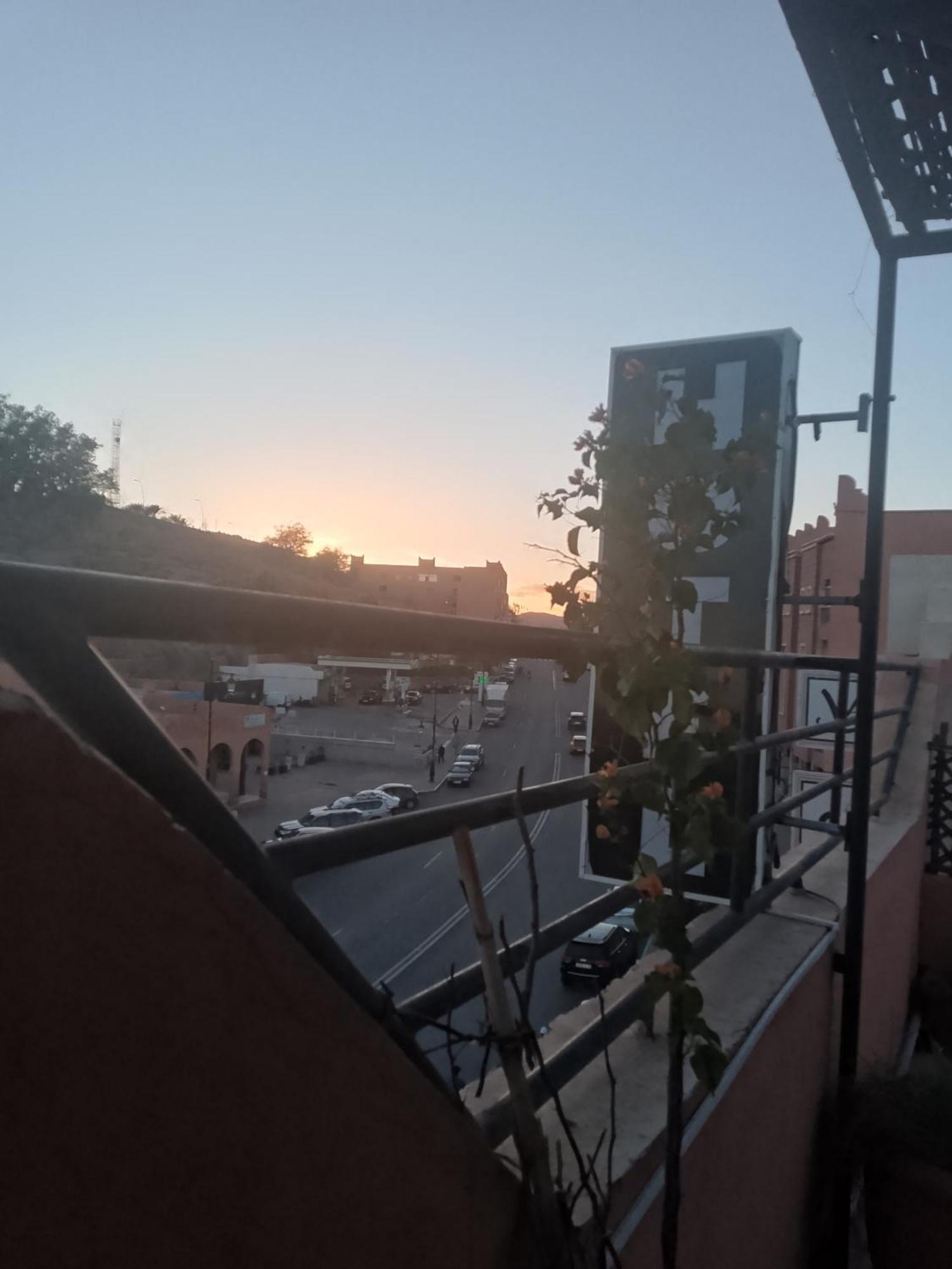 Hotel Des Voyageur 우아르자자테 외부 사진